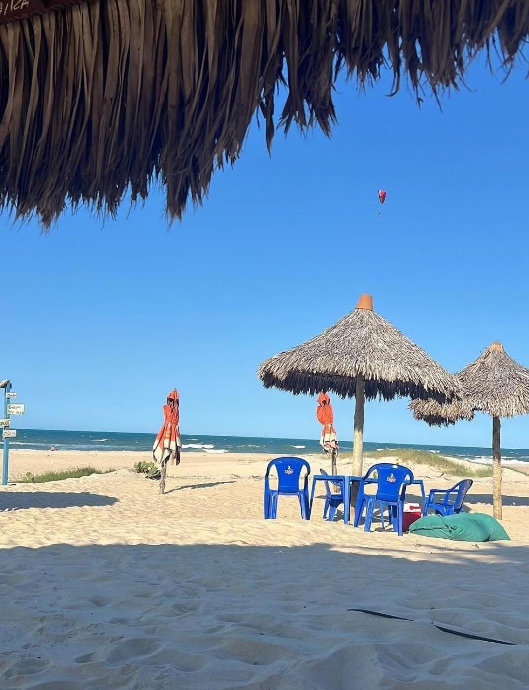 Ap Do Futuro - Fortaleza, Pe Na Areia *